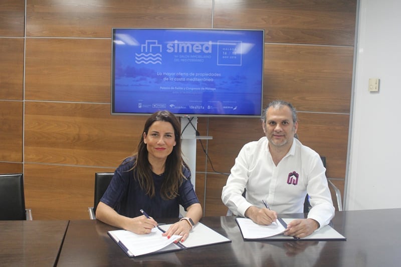 Paula Morales y Alberto García firman el convenio de renovación para la feria SIMed