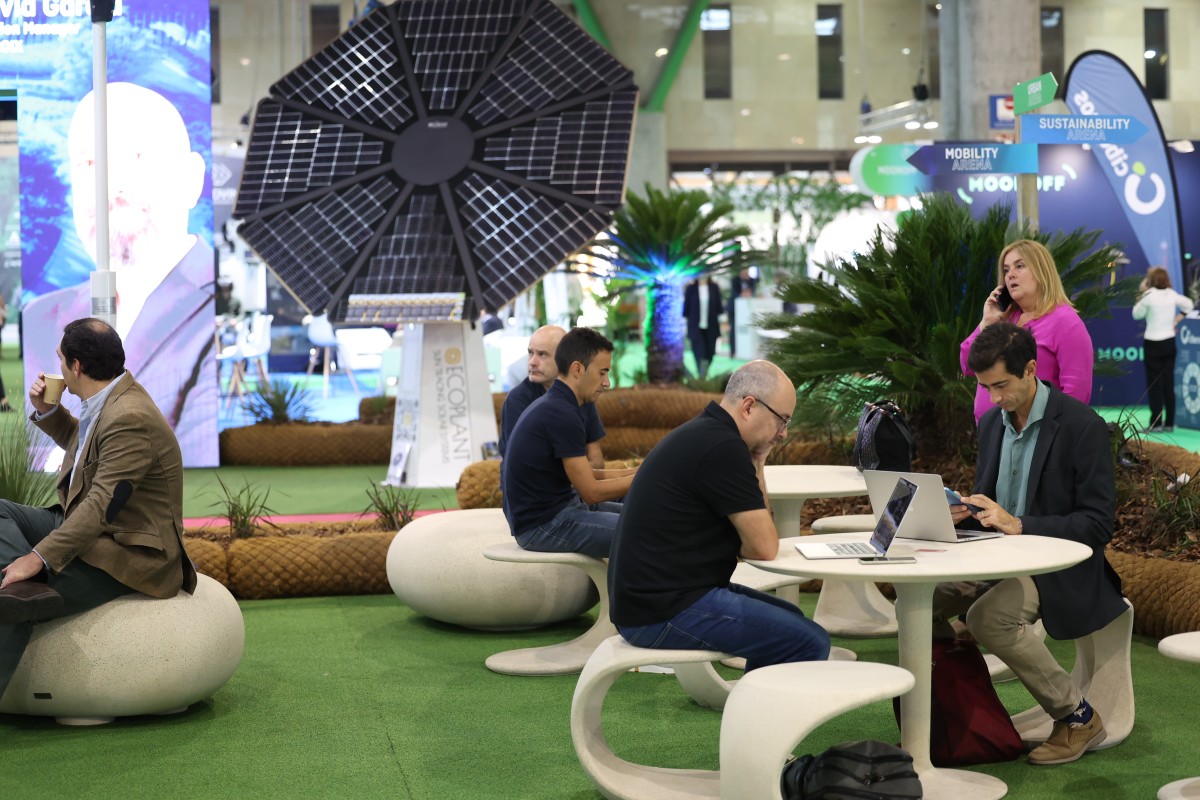 Participantes trabajando durante la celebración de Greencities